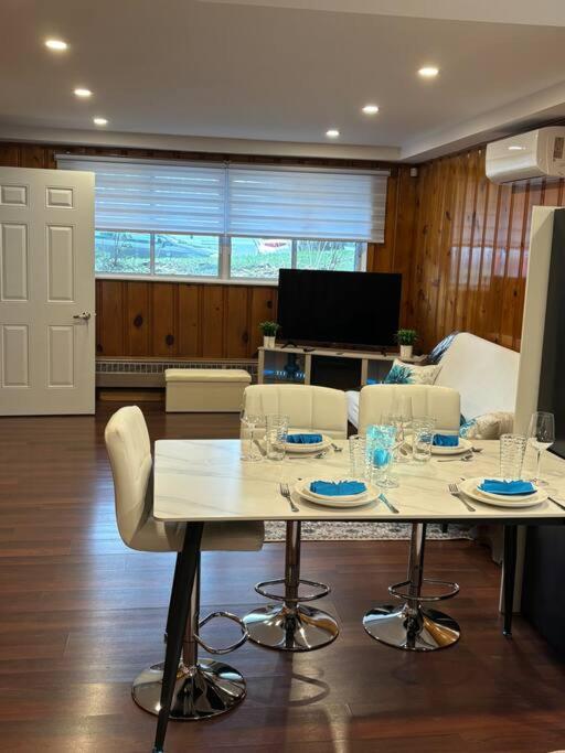 Cozy Spacious Work Friendly Lotus With Garden View High Speed Free Wi Fi And Parking Adjacent To Downtown Montreal Exterior foto